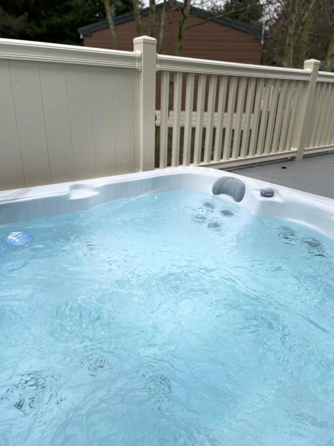 Happy Days Lodge With Hot Tub 요크 외부 사진